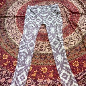 Patterned yoga leggings